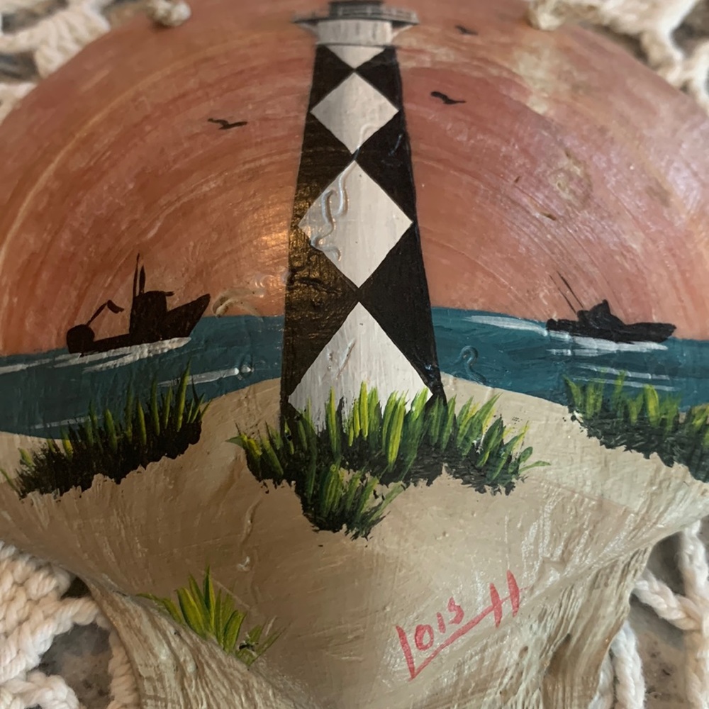 🏷️ 3 for $10
2 Vintage handmade painted shell lighthouses - Picture 3 of 11